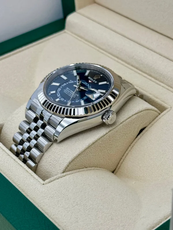 Superclone Rolex Sky-Dweller 42 mm Bright Blue Dial 336934 Jubilee Replica Luxury High Quality Watch - Image 5